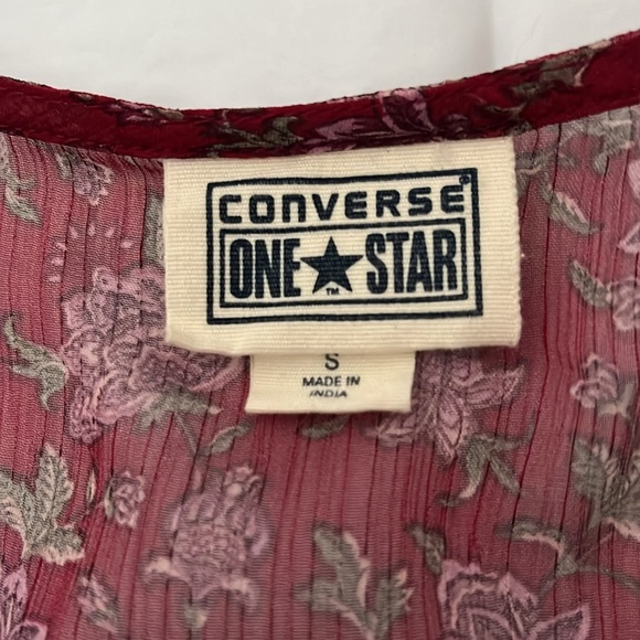 Converse sleeveless top size small 100 % polyester - Picture 5 of 7